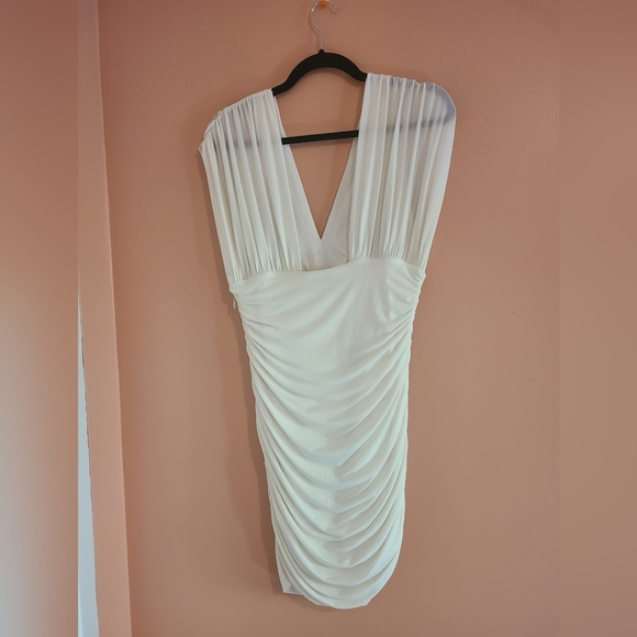 NWOT BCBGMaxAzaria White Ruffled Bodycon Dress 💋🌴 - Picture 10 of 13